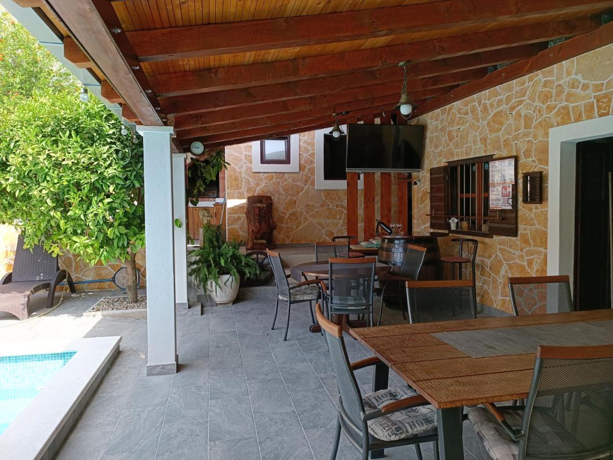 Villa Vlade- From The Heated Pool To The Beach In 1 Minute Jesenice  Exterior foto
